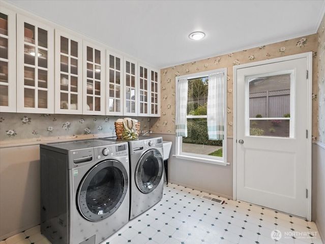 8255 SE 59th Street, Mercer Island, WA 98040