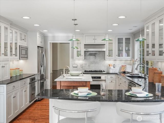 8255 SE 59th Street, Mercer Island, WA 98040