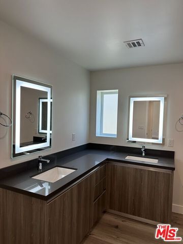 4806 Sylmar Avenue 202, Sherman Oaks, CA 91423