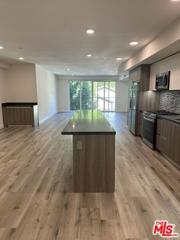 4806 Sylmar Avenue 202, Sherman Oaks, CA 91423