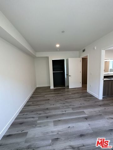 4806 Sylmar Avenue 202, Sherman Oaks, CA 91423