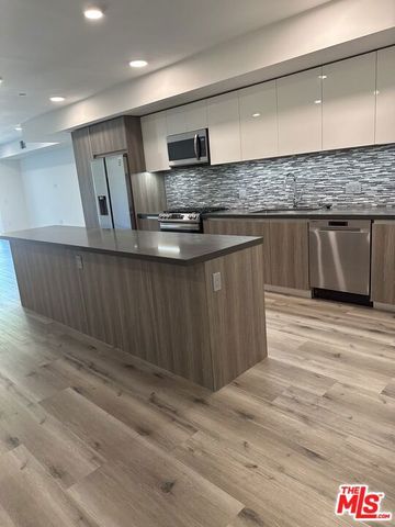 4806 Sylmar Avenue 202, Sherman Oaks, CA 91423