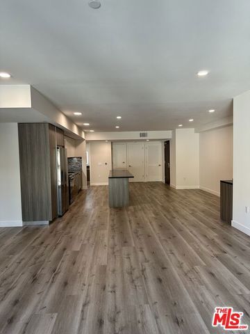 4806 Sylmar Avenue 202, Sherman Oaks, CA 91423