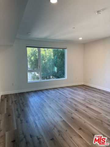 4806 Sylmar Avenue 202, Sherman Oaks, CA 91423