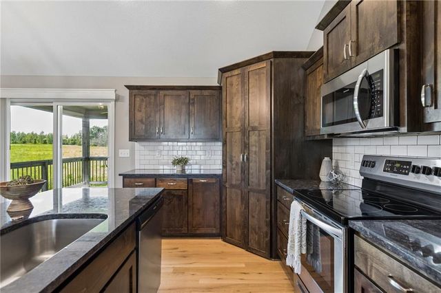 20602 Copper Creek Drive, Peculiar, MO 64078