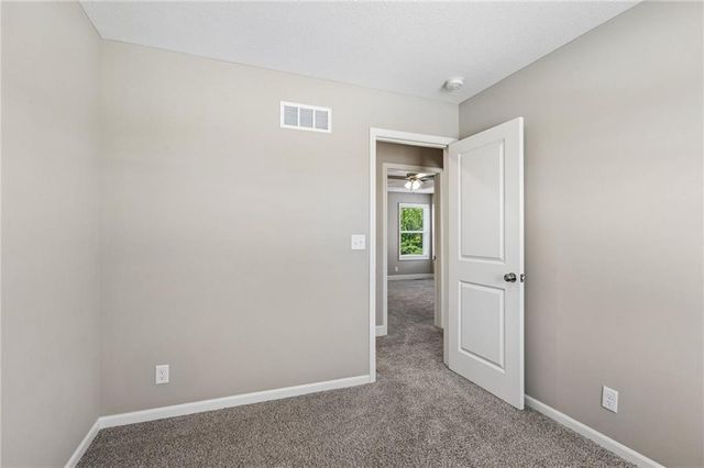 20602 Copper Creek Drive, Peculiar, MO 64078