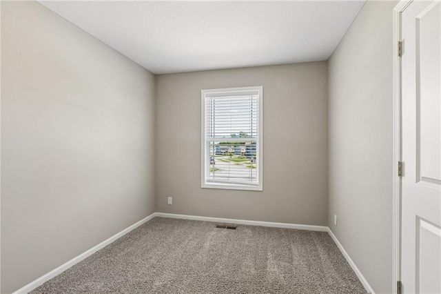 20602 Copper Creek Drive, Peculiar, MO 64078