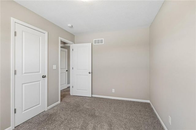 20602 Copper Creek Drive, Peculiar, MO 64078