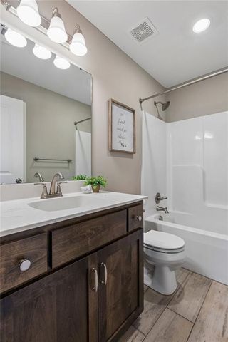 20602 Copper Creek Drive, Peculiar, MO 64078