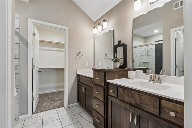 20602 Copper Creek Drive, Peculiar, MO 64078