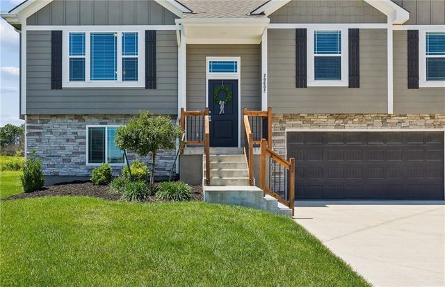 20602 Copper Creek Drive, Peculiar, MO 64078