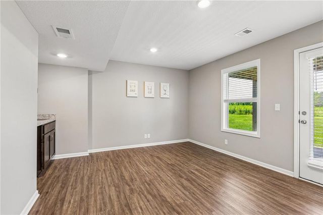 20602 Copper Creek Drive, Peculiar, MO 64078