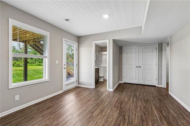 20602 Copper Creek Drive, Peculiar, MO 64078