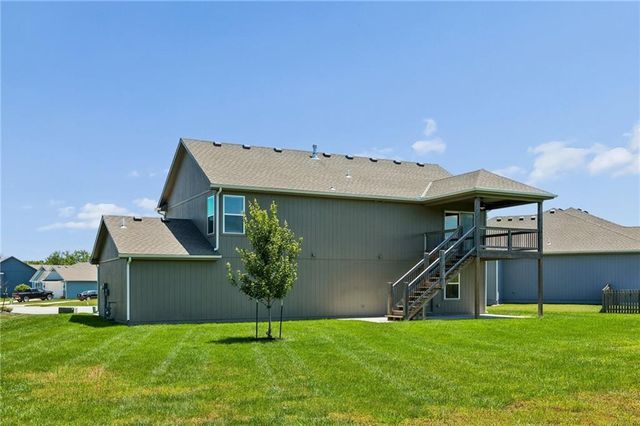 20602 Copper Creek Drive, Peculiar, MO 64078