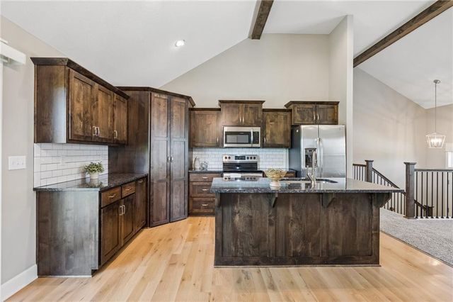 20602 Copper Creek Drive, Peculiar, MO 64078