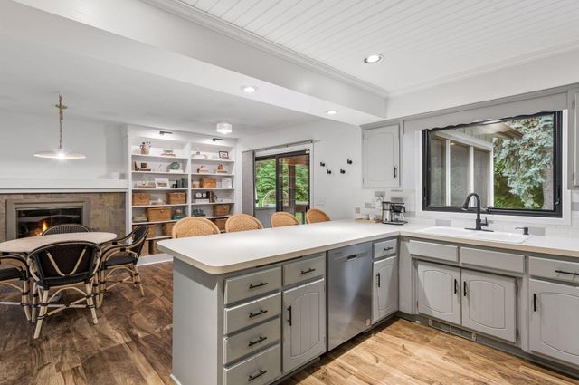 1148 Kenilworth Drive, Woodbury, MN 55125