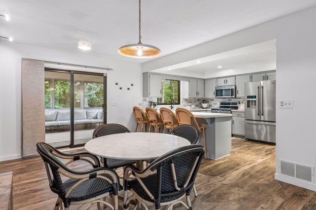 1148 Kenilworth Drive, Woodbury, MN 55125
