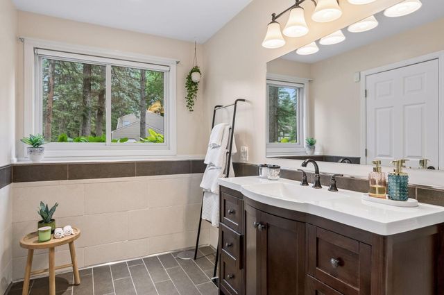 1148 Kenilworth Drive, Woodbury, MN 55125