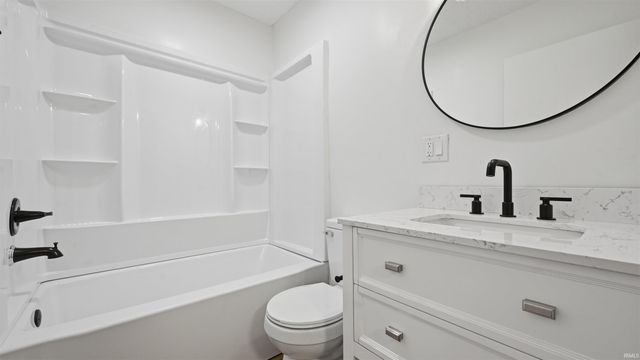 12021 E Jackson Street, Parker City, IN 47368