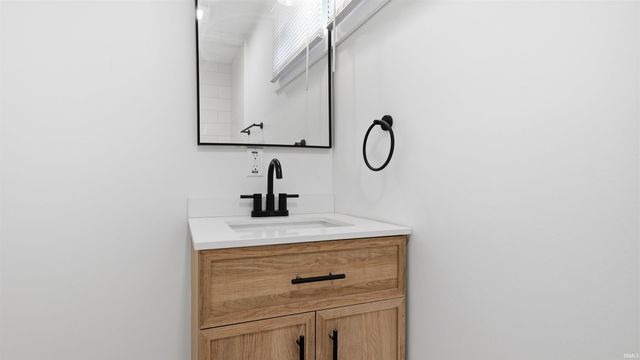 12021 E Jackson Street, Parker City, IN 47368