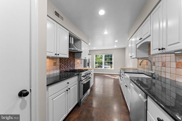 2172 GOLF COURSE DR, Reston, VA 20191