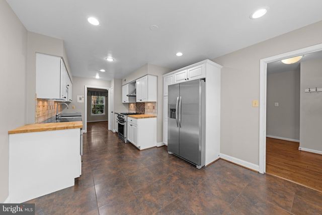 2172 GOLF COURSE DR, Reston, VA 20191