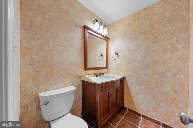2172 GOLF COURSE DR, Reston, VA 20191