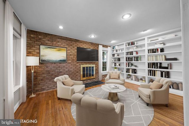 2172 GOLF COURSE DR, Reston, VA 20191
