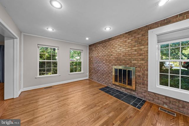2172 GOLF COURSE DR, Reston, VA 20191