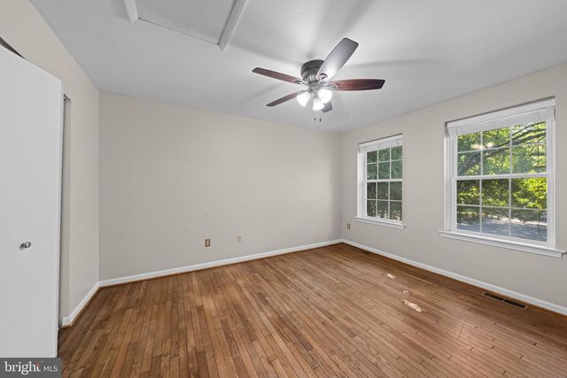 2172 GOLF COURSE DR, Reston, VA 20191