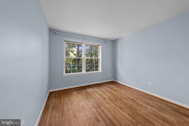 2172 GOLF COURSE DR, Reston, VA 20191