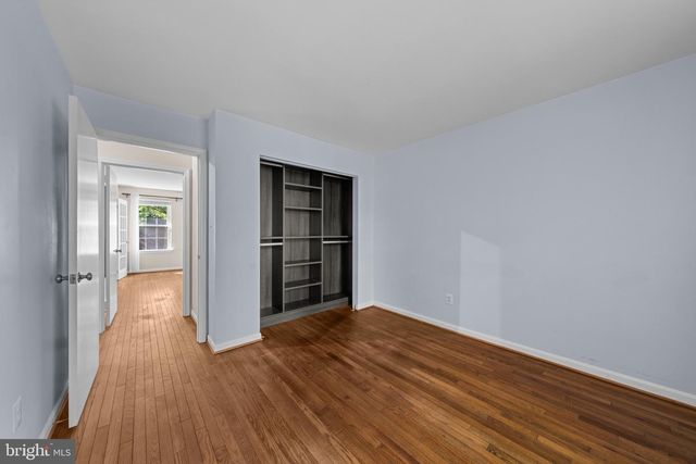 2172 GOLF COURSE DR, Reston, VA 20191