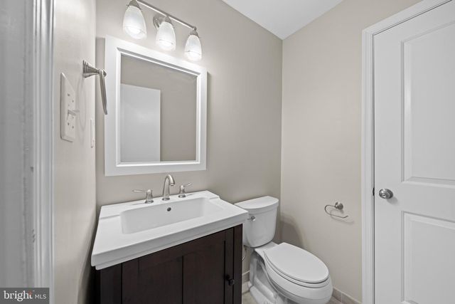 2172 GOLF COURSE DR, Reston, VA 20191