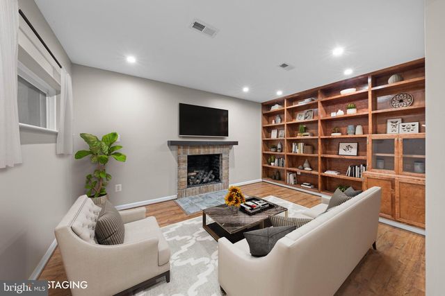 2172 GOLF COURSE DR, Reston, VA 20191
