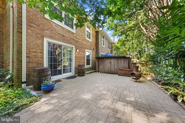 2172 GOLF COURSE DR, Reston, VA 20191