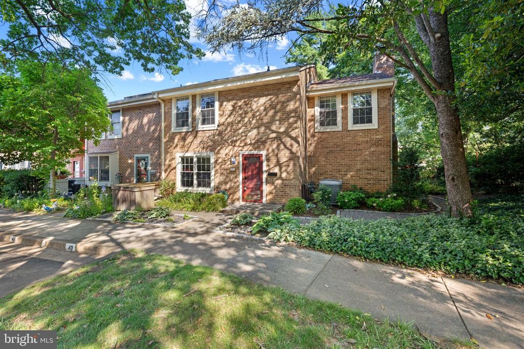 2172 GOLF COURSE DR, Reston, VA 20191