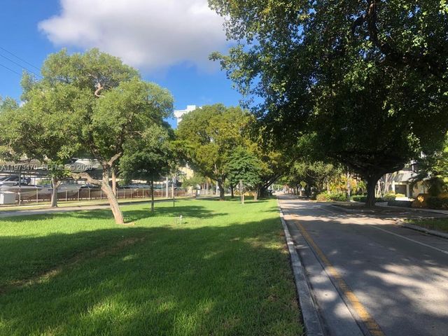 1975 NE 135th St 2D, North Miami, FL 33181