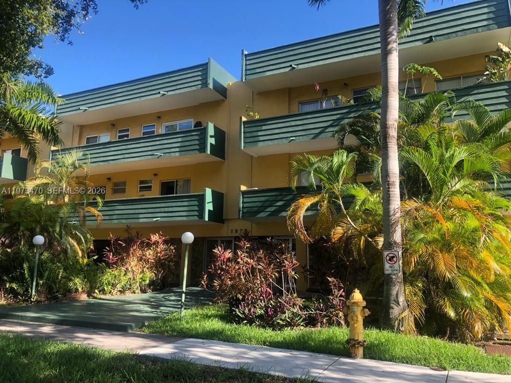 1975 NE 135th St 2D, North Miami, FL 33181