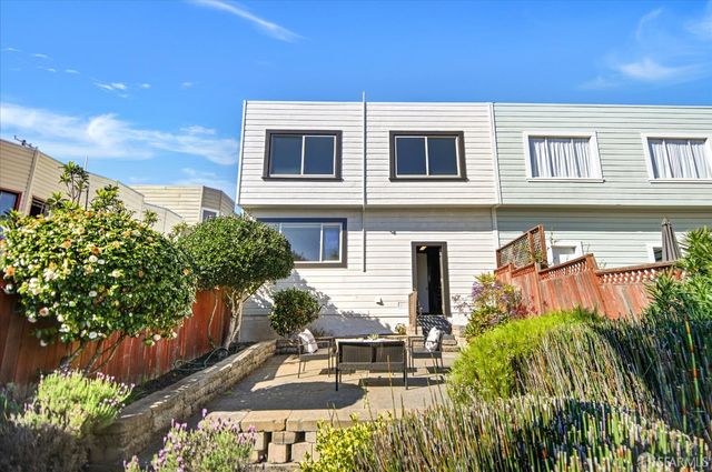 2431 Ulloa Street, San Francisco, CA 94116