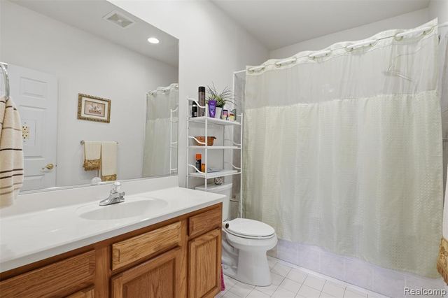 9210 Newburgh Road, Livonia, MI 48150