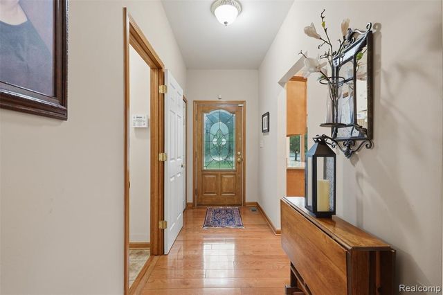 9210 Newburgh Road, Livonia, MI 48150