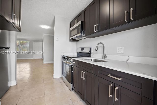 850 E Commercial Blvd 214B, Oakland Park, FL 33334