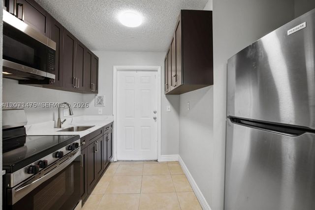 850 E Commercial Blvd 214B, Oakland Park, FL 33334