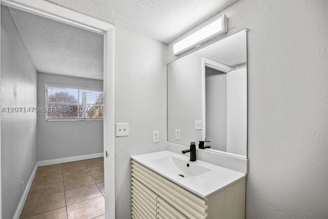 850 E Commercial Blvd 214B, Oakland Park, FL 33334