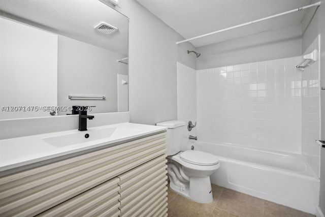 850 E Commercial Blvd 214B, Oakland Park, FL 33334