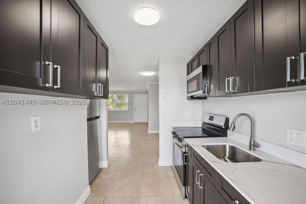 850 E Commercial Blvd 214B, Oakland Park, FL 33334