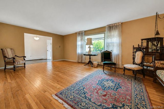 5 Catawba Drive, West Nyack, NY 10994