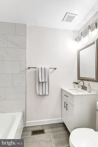 4407 MANOR HALL LN, Fairfax, VA 22033