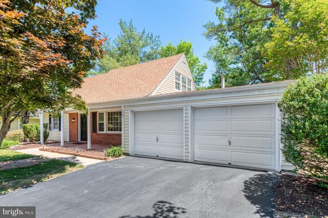 4407 MANOR HALL LN, Fairfax, VA 22033