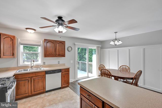 1915 WILDERNESS RD, Lancaster, PA 17603